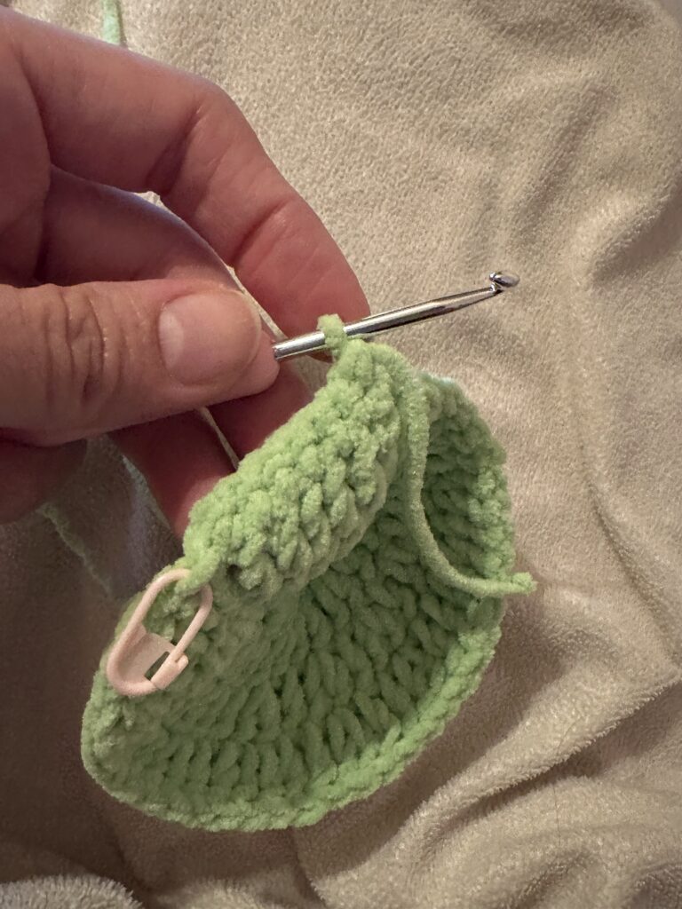 crochet coaster amigurumi popping frog